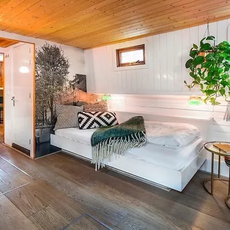 Úszó hotel Asile Flottant Amszterdam