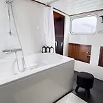 Asile Flottant Amszterdam