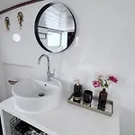 Asile Flottant Úszó hotel *