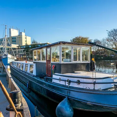 Botel Asile Flottant *