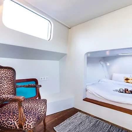 Bådhotel Asile Flottant *