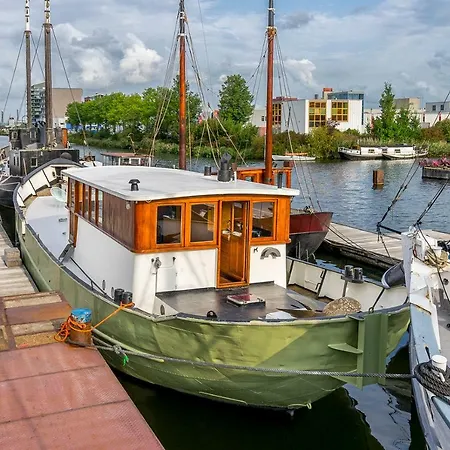 Botel Asile Flottant Amsterdam