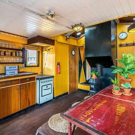 Bådhotel Asile Flottant *