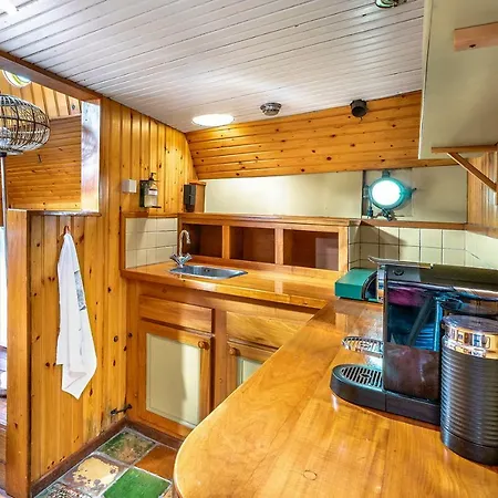 Asile Flottant Amsterdam