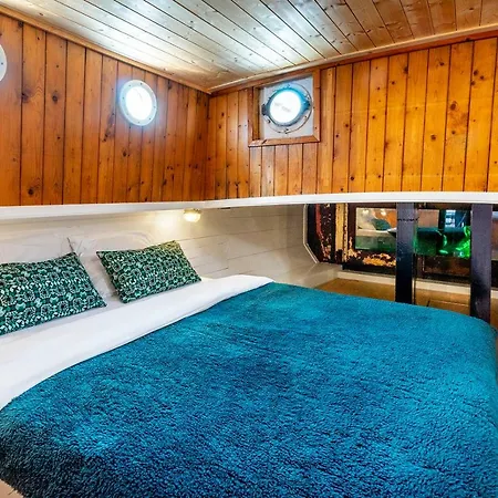 Bådhotel Asile Flottant