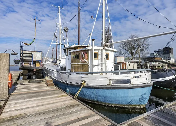 Asile Flottant Botel