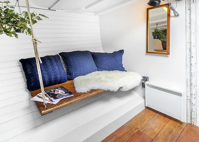 Asile Flottant Botel Amsterdam