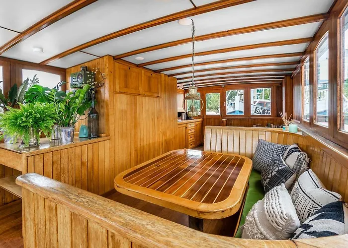 Asile Flottant Botel *