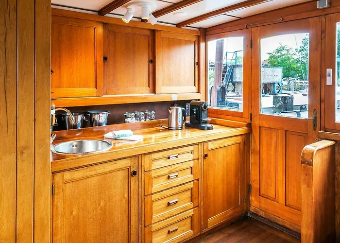 Asile Flottant Botel