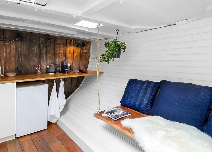 Asile Flottant Amsterdam