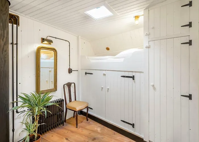 Asile Flottant Botel Amsterdam