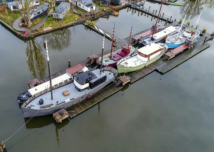 Asile Flottant Botel