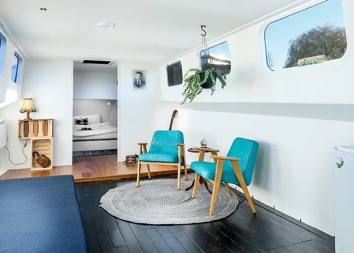 Asile Flottant Botel Amsterdam