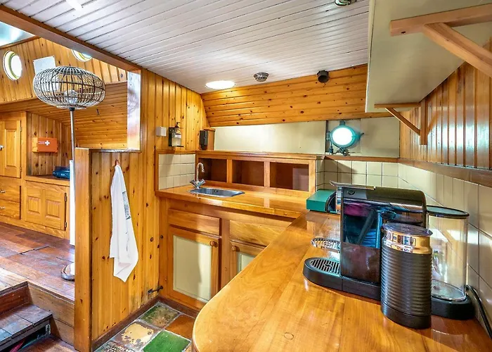 Asile Flottant Amsterdam