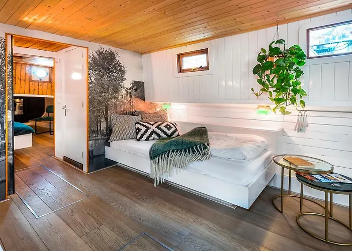 Botel Asile Flottant Amsterdam