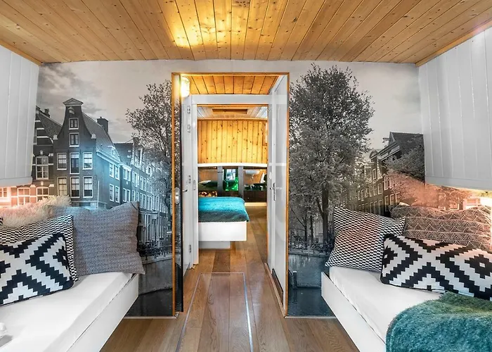 Asile Flottant Botel