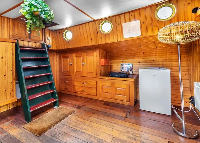 Asile Flottant Botel *