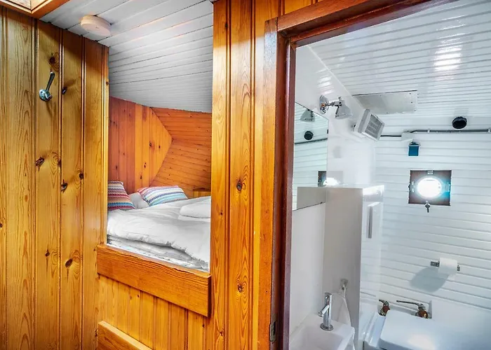 Asile Flottant Botel