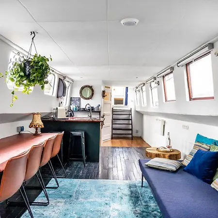 Asile Flottant Amsterdam