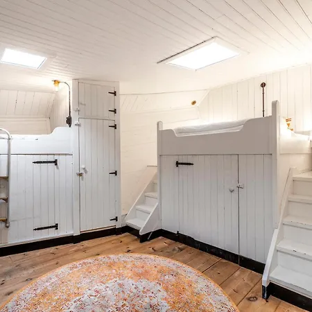 Asile Flottant Hotel na wodzie Amsterdam