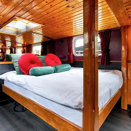 Hotel na wodzie Asile Flottant *