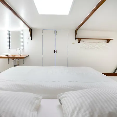 Hotel na wodzie Asile Flottant *