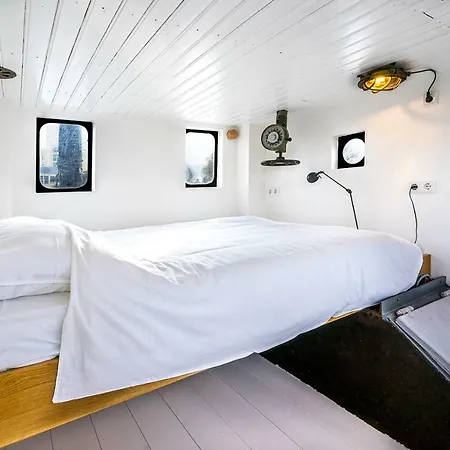 Hotel na wodzie Asile Flottant