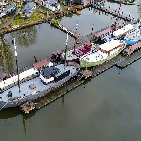 Asile Flottant Hotel na wodzie