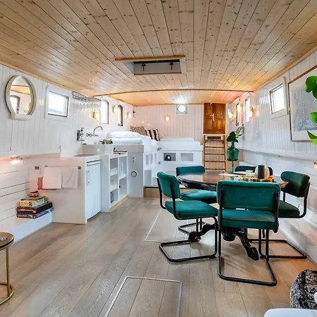 Hotel na wodzie Asile Flottant
