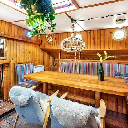 Hotel na wodzie Asile Flottant