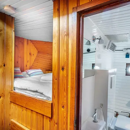 Asile Flottant Hotel na wodzie
