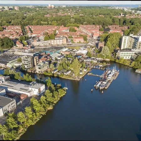 Úszó hotel Asile Flottant *