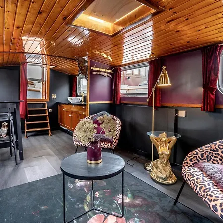 Asile Flottant Úszó hotel Amszterdam