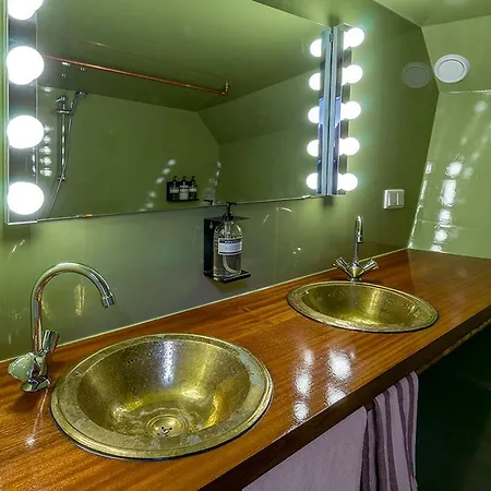 Πλωτό κατάλυμα Asile Flottant *